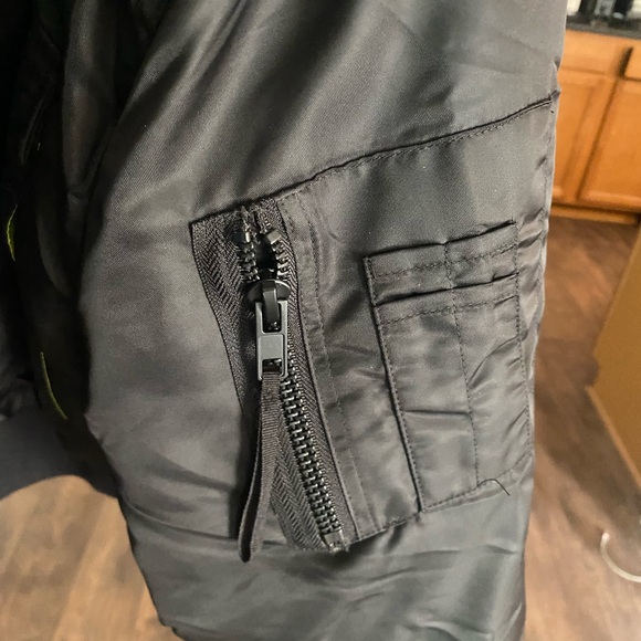 Black Nylon cropped puffer bomber cropped jacket (neon green) oversized - Picture 4 of 5